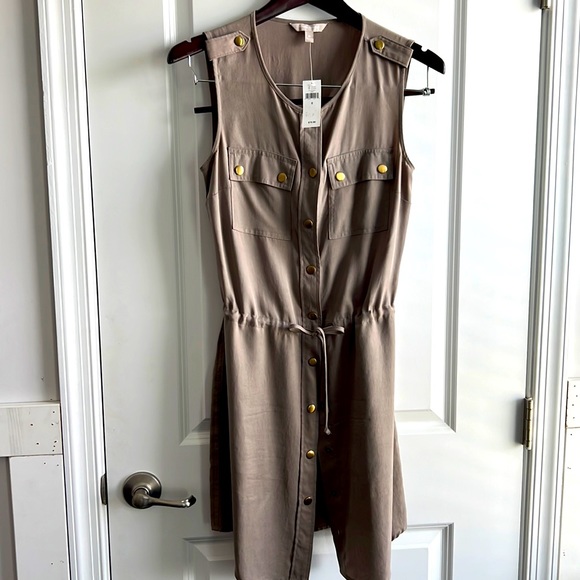 Banana Republic Dresses & Skirts - Banana Republic button up dress!